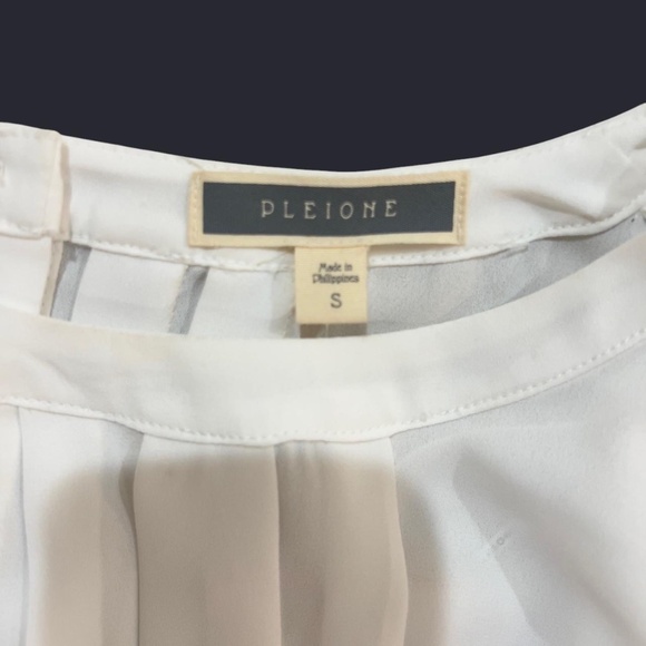 Pleione White Pleated High-Low Blouse with Back Buttons - Size Small - Picture 4 of 5